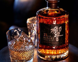 響 21年 ウイスキー サントリー 箱付 700mlの通信販売