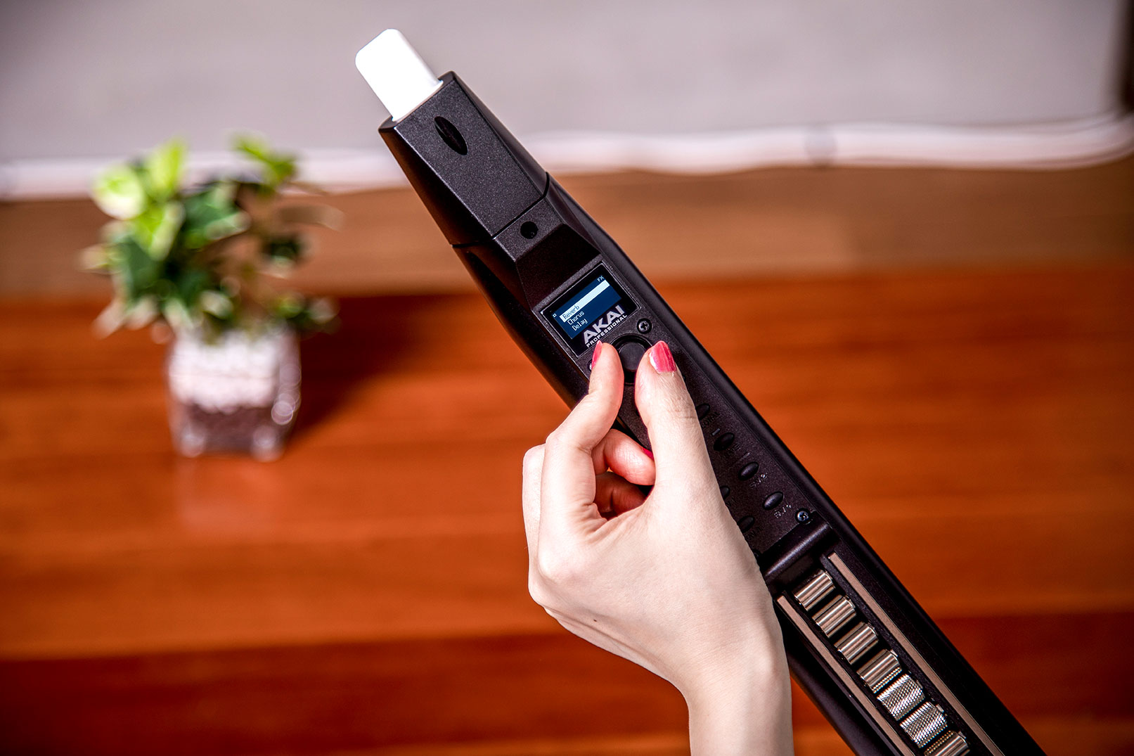 AKAI Professionalがスピーカー内蔵で初のスタンドアロンモデルの