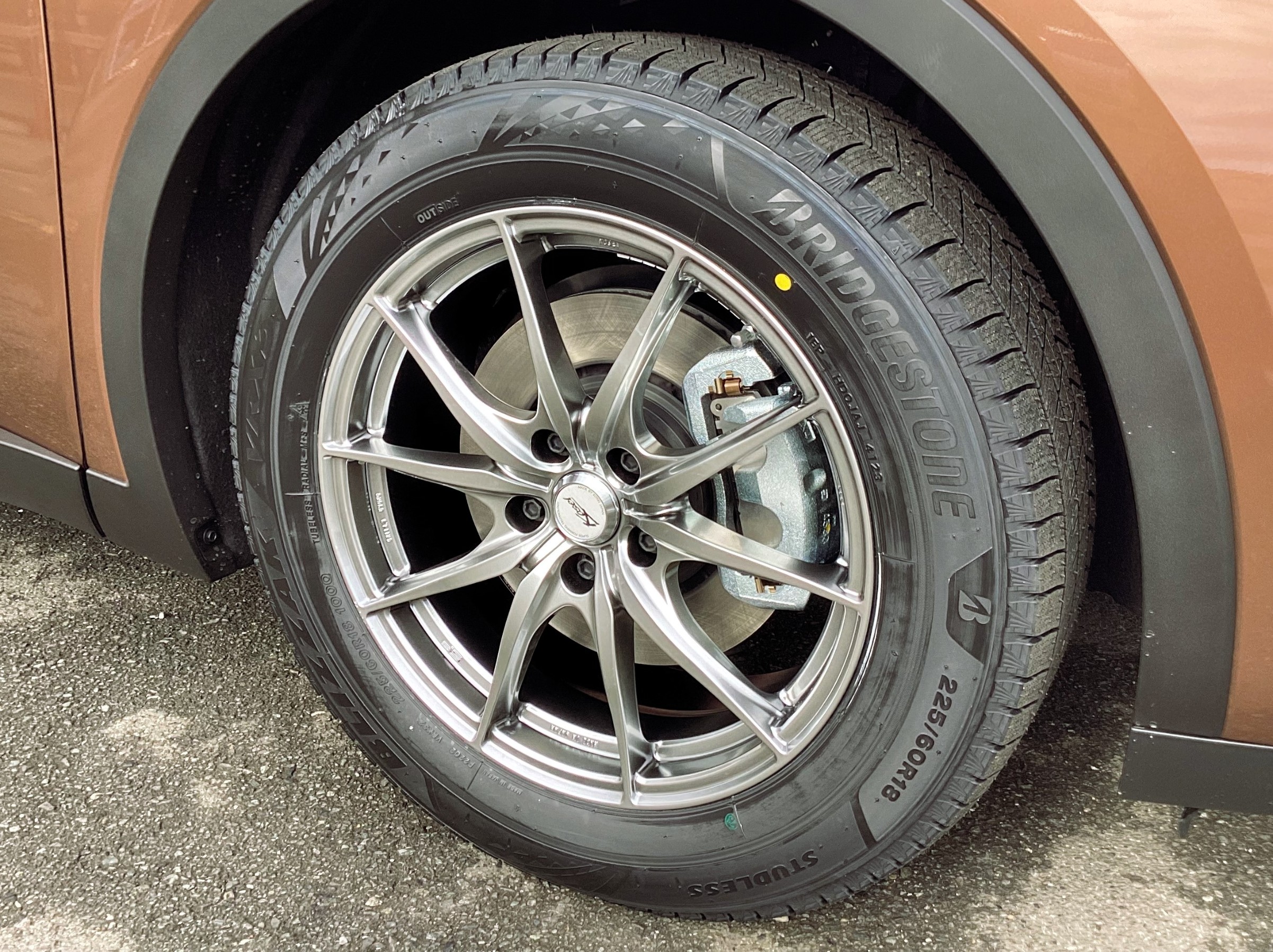 トヨタ クラウンクロスオーバーにBRIDGESTONE BLIZZAK VRX3 + KIT