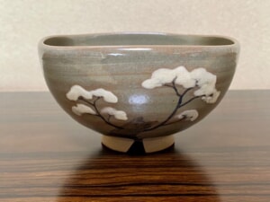 虫明焼12カ月茶碗 桜の絵茶盌(3月・黒井千左 作) | 株式会社 虫明焼窯元