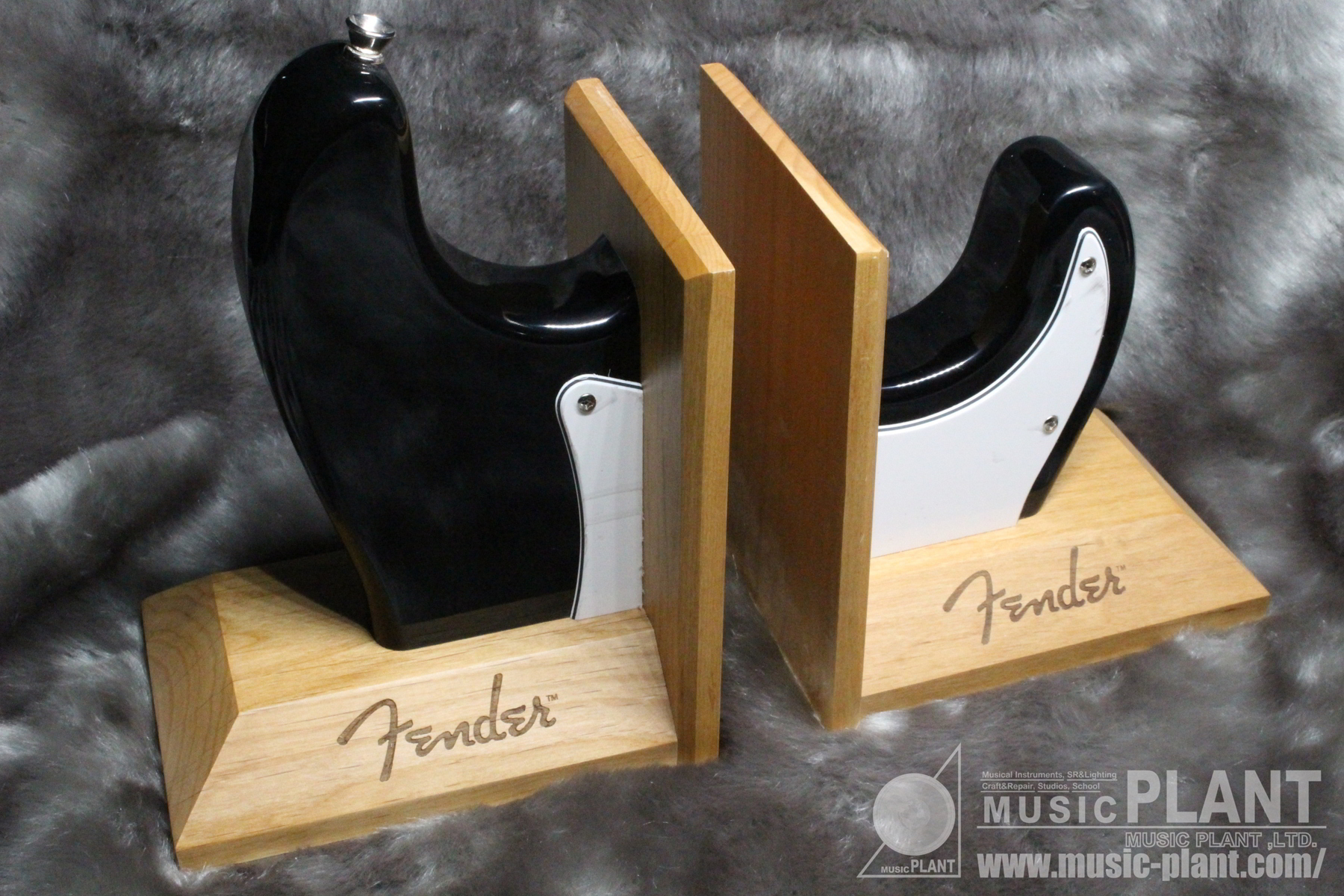 Fender ブックエンドFender Strat Body Bookends BLK新品生産完了品