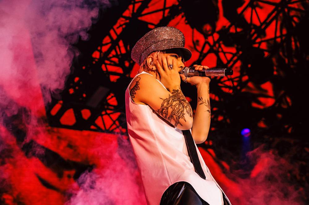 ラルク、東京ドームで“hyde誕生祭”開催 2日間で約10万個のクラッカー