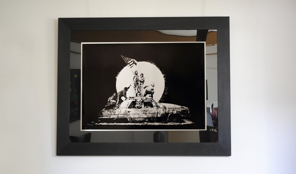 ストリートアートサイン Banksy ロードサイン 額装済み 標識 希少