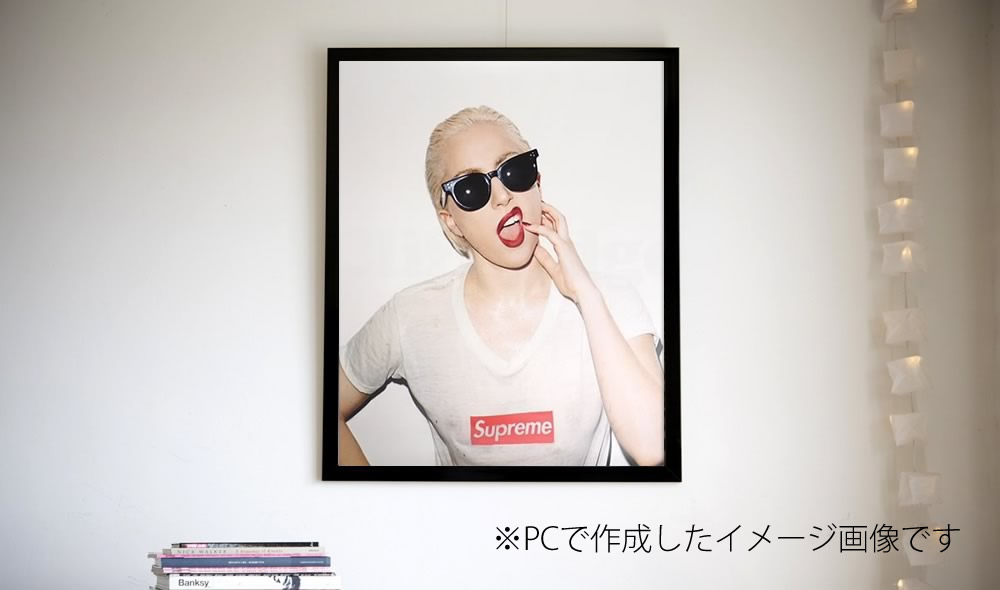 Supreme ケイトモス（Lady Gaga）のポスターを販売 ー NOISEKING