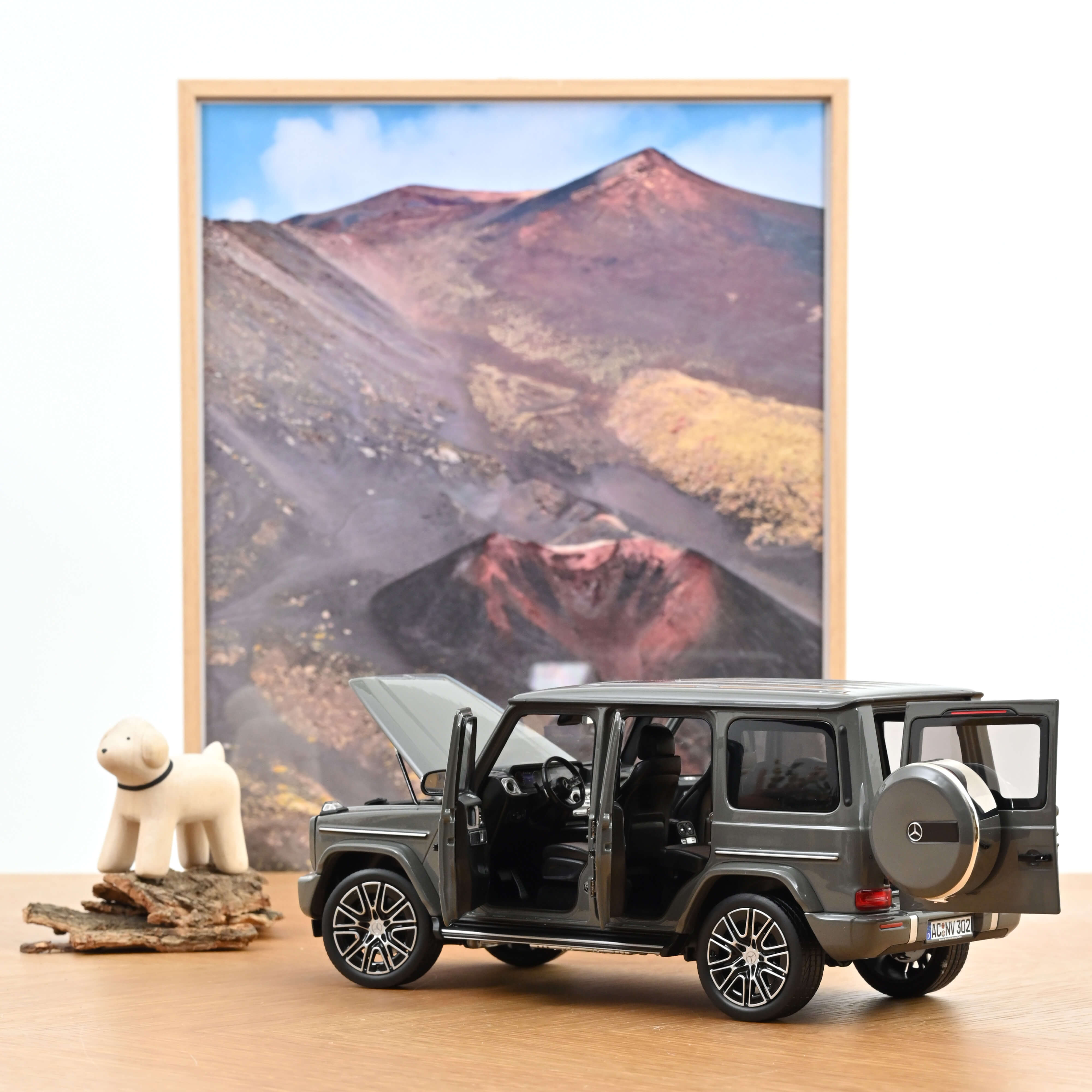Mercedes-Benz G-Class 2024 Classic Grey 1:18 – Norev