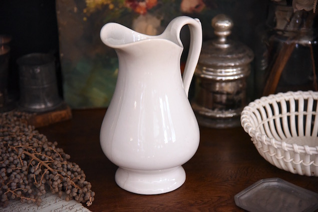 滑らかなカーブが美しい水差し BOCH LA LOUVIERE