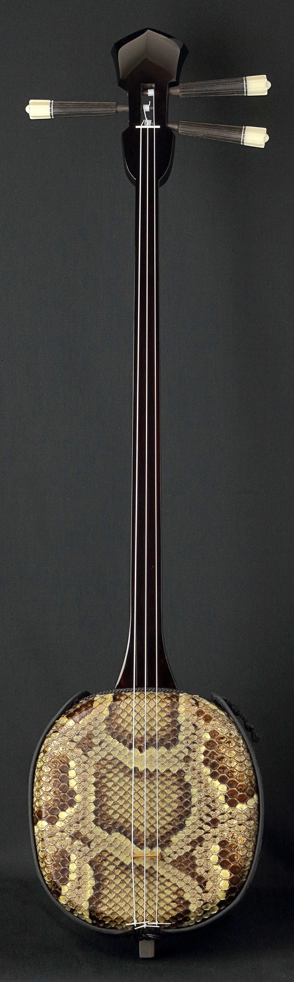 逸品三線】縞黒檀「知念大工型」本張り三線｜三線専門店ナビィ三線