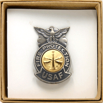 昔の軍人バッジのミニチュア版バッジ？右翼バッジ？