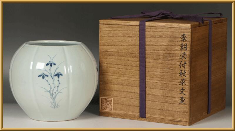 C0004561 李朝 染付花蝶文壷 約525.0g