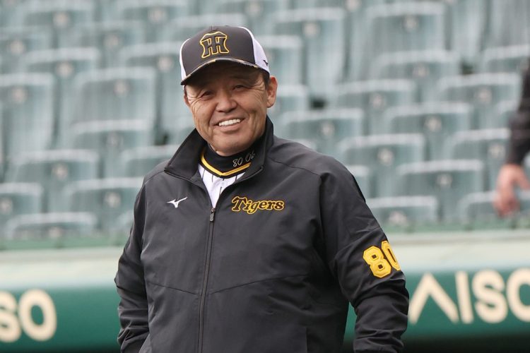 阪神80 岡田彰布監督 2005優勝 直筆サイン球団ロゴ入りボール② 阪神が