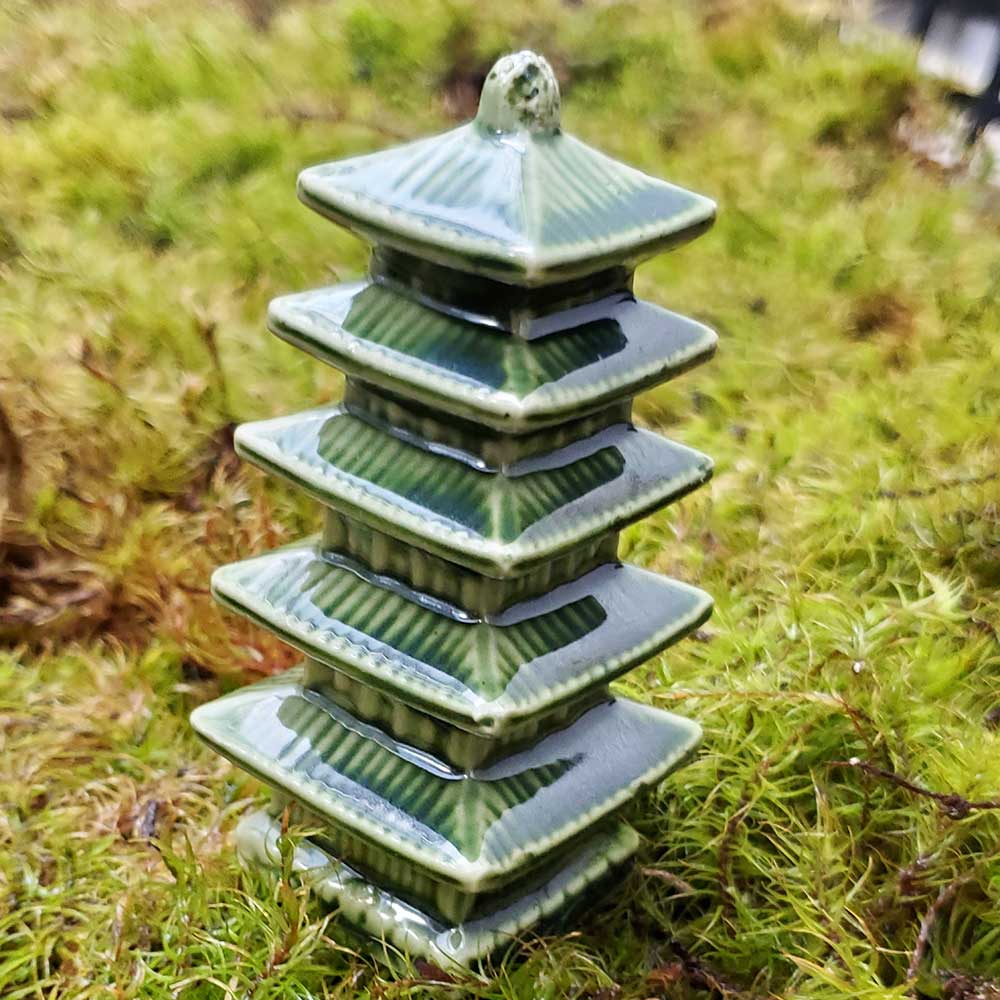 あなただけの世界をどうぞ【ミニチュア陶器 五重塔 緑】ゴジュウノトウ