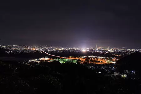 油彩静岡市両替町の雨の夜景 油彩静岡市両替町の雨