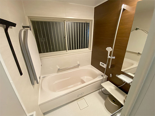 軽くてびっくり！TOTOの「ラクかるふろふた」が人気な理由-バスルーム