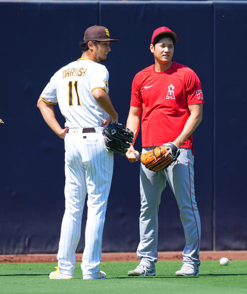 大谷翔平とダルビッシュ有が再会 ブルペンで同時に投球練習も 大谷は5