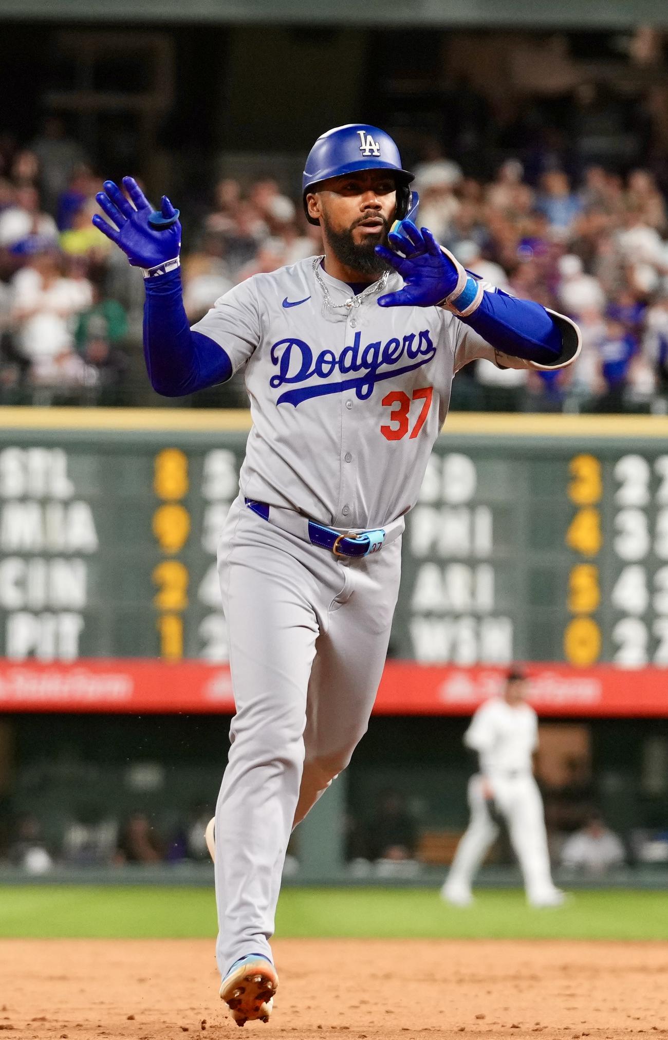 マニー 7/21球場配布 テオスカー•ヘルナンデス ワールドチャンピオン