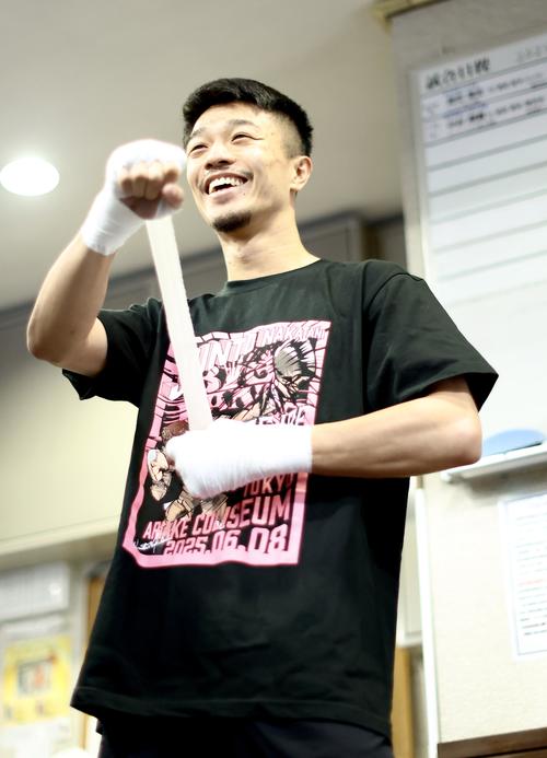 ピンク色が似合う”中谷潤人「必ず統一王者になる」盟友カラーと新