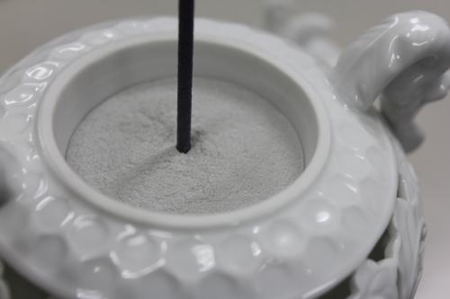 白磁 唐草透し彫 有田焼 | 楚々 | 香り・フレグランスの日本香堂