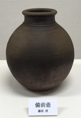 人間国宝、藤原啓さんの作品「備前壺」 - 福岡・豊前市の求菩提資料館