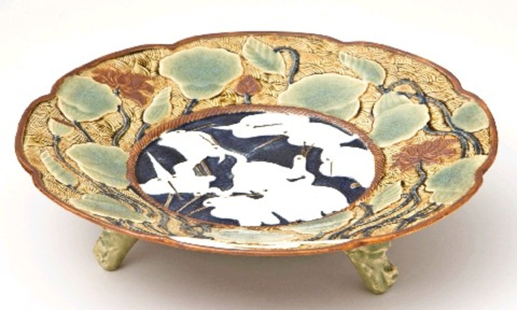 蓮の花は古い磁器の本物の古玩を骨董品として所蔵している 蓮の花は