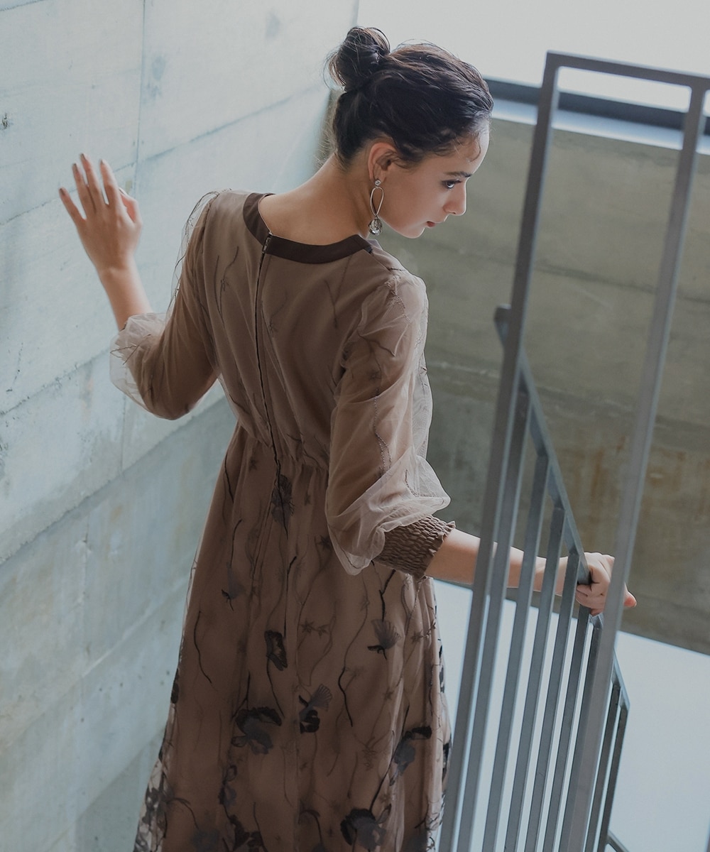 結婚式・パーティー・オケージョンドレス】Ⅴネック刺繍レース