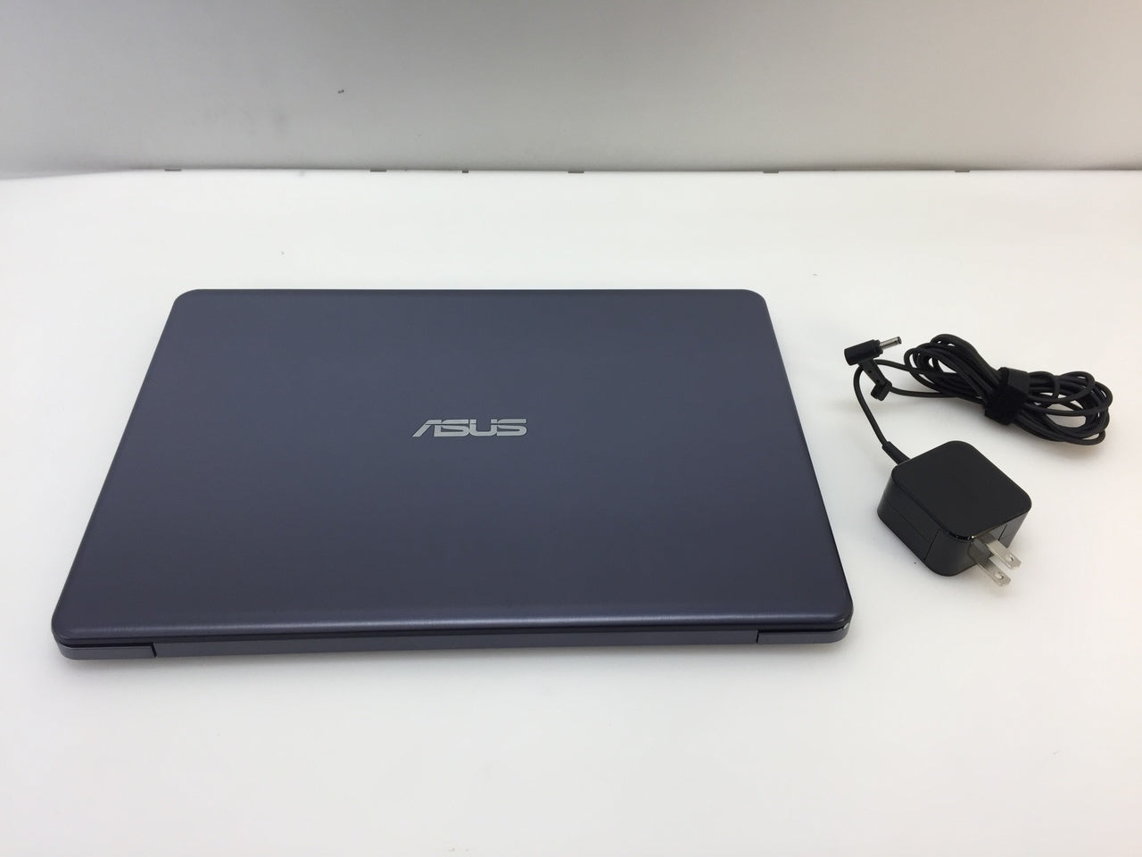 ASUS E406S 14型TFT液晶 薄型・コンパクト ノートパソコン ASUS E406S