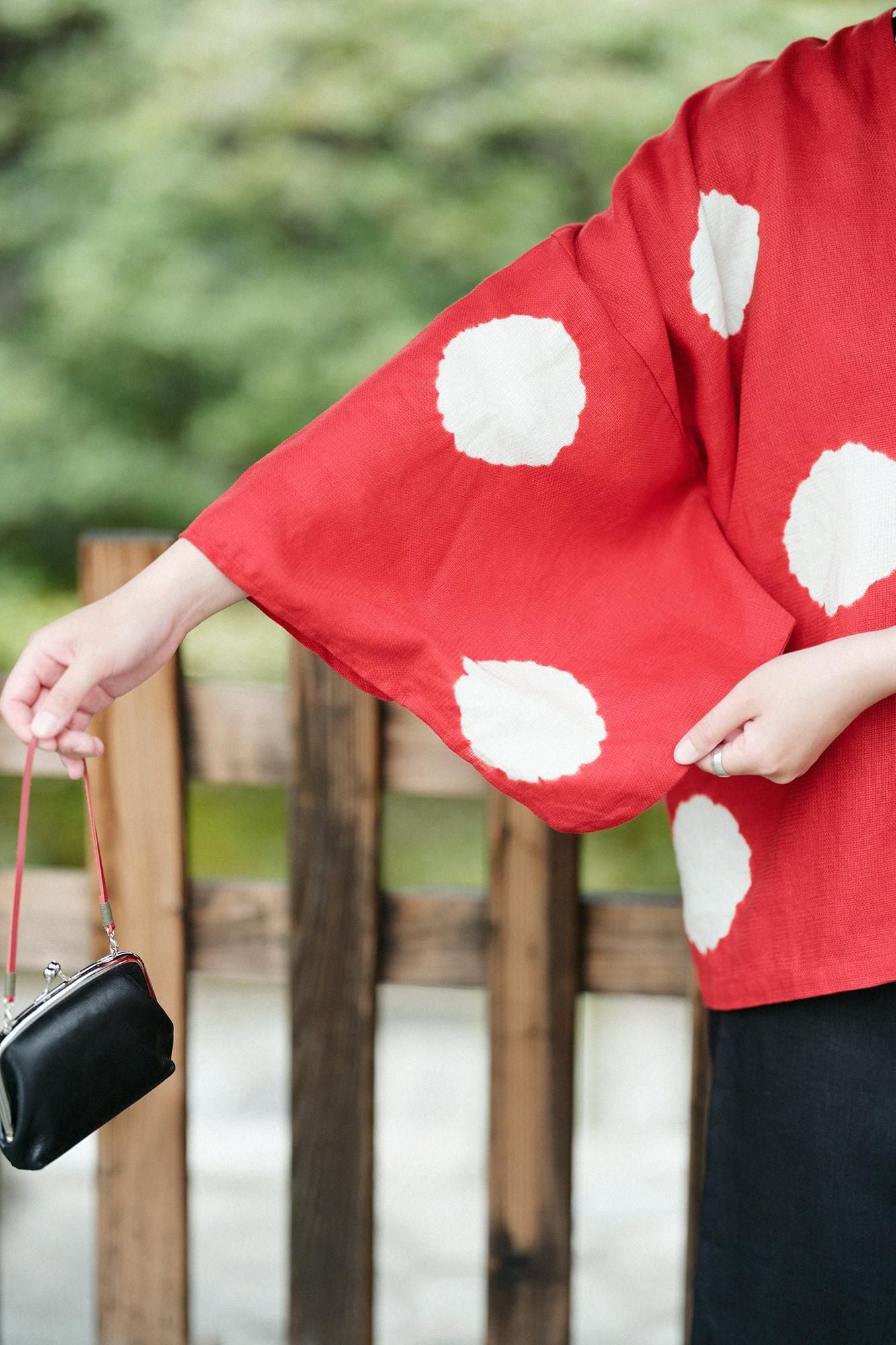 近清絞り 麻 はつき／水玉大（みずたまだい） 臙脂色（えんじいろ）