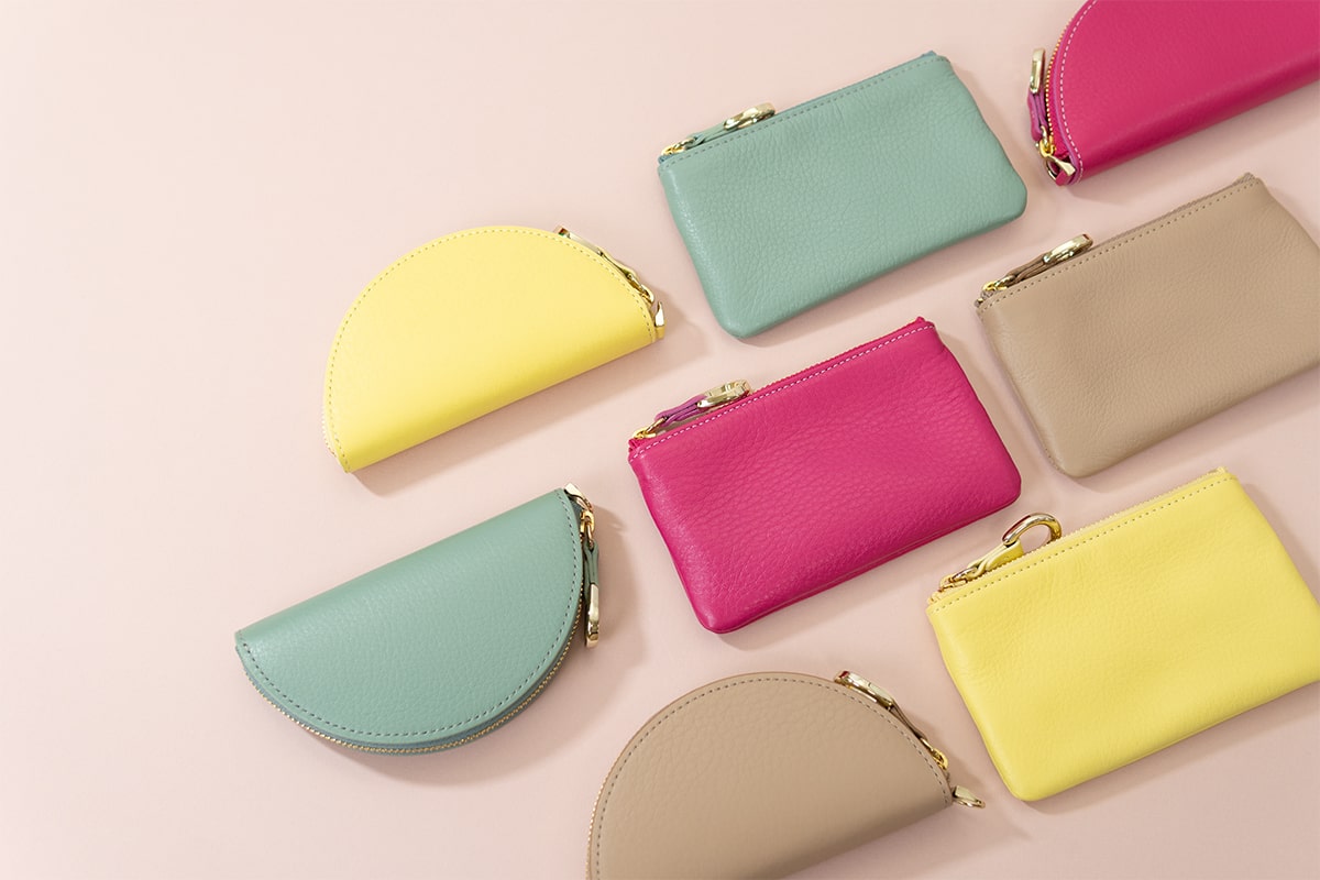 大人の夏スタイルに。ニュアンスカラーで彩る「ピッコラ」キンチャク