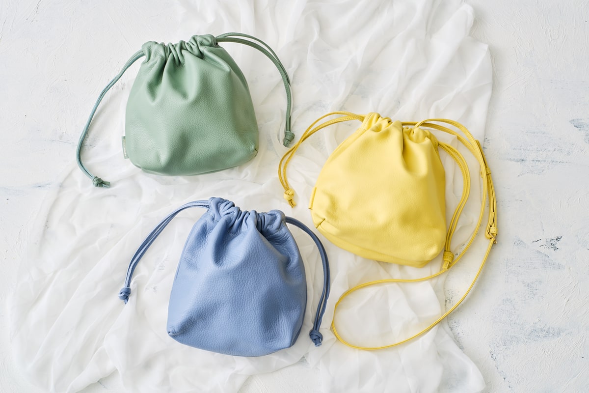 大人の夏スタイルに。ニュアンスカラーで彩る「ピッコラ」キンチャク