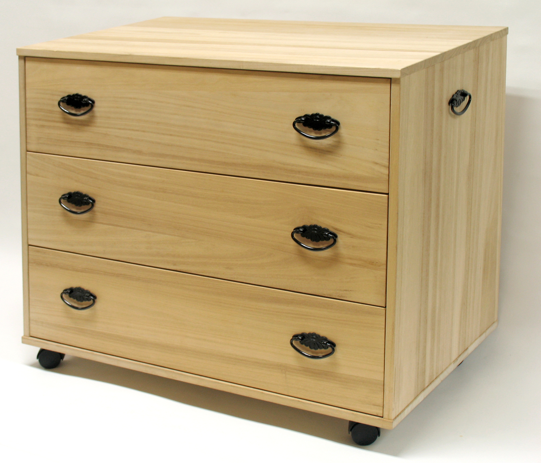 桐箪笥 | 染匠きもの展示館