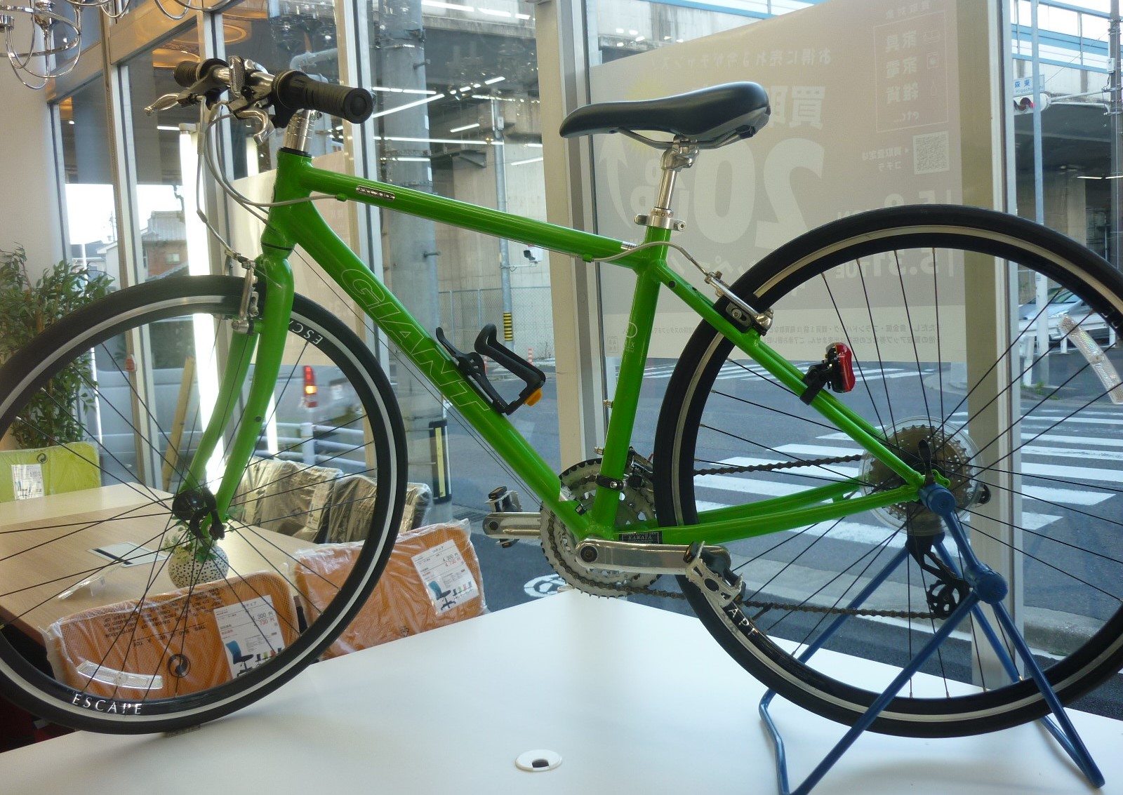 GIANT クロスバイク 3×8 ライムグリーン 杉並区引き取り限定 GIANT