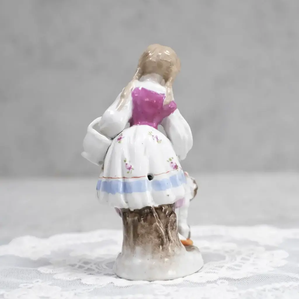 ヴィンテージ フィギュリン イギリス 女の子と犬 陶器の人形 置物