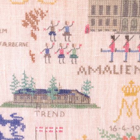 こまものと北欧家具の店 Salut / クロスステッチ刺繍 フレーム入