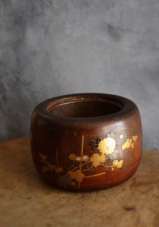 B182s 十錦手「花尽くし火鉢」菊・梅・牡丹 手焙り 鉢カバー 七宝繋