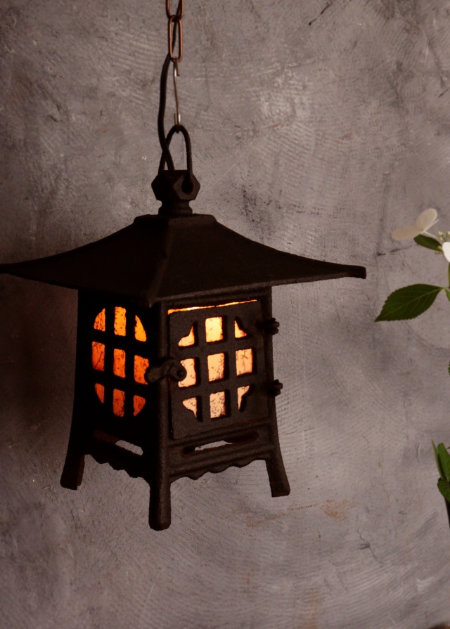 ノスタルジー 吊り灯籠 庭園 燈籠 波千鳥 電装付 鋳鉄製 和風