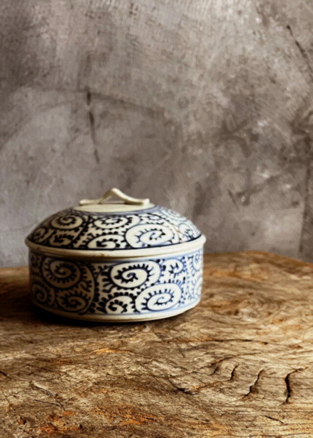 陶器製 染付 唐草 亀 タートル 親子 蓋物 小物入れ 大型サイズ 陶器製