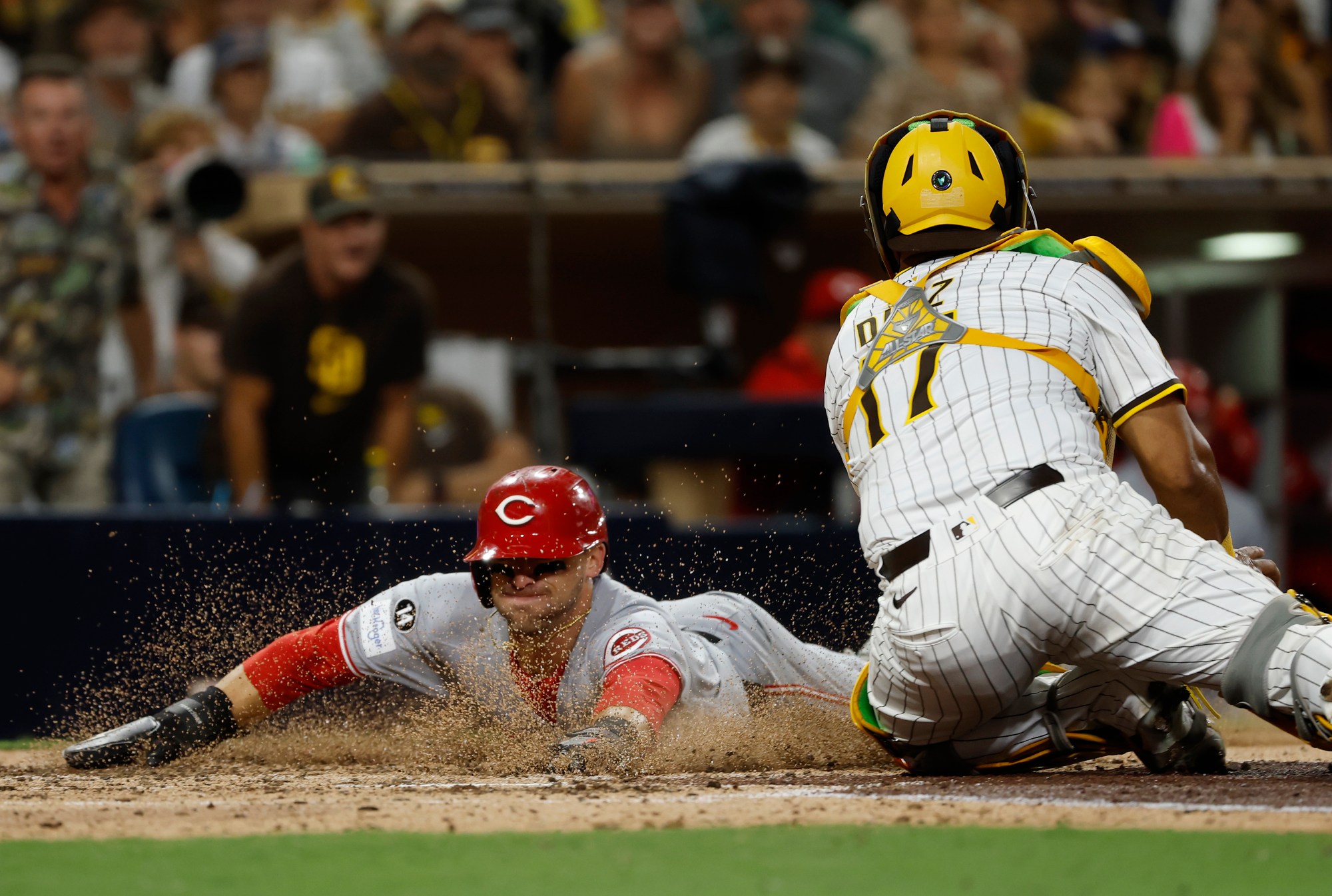 Reds rally again, top scuffling Padres