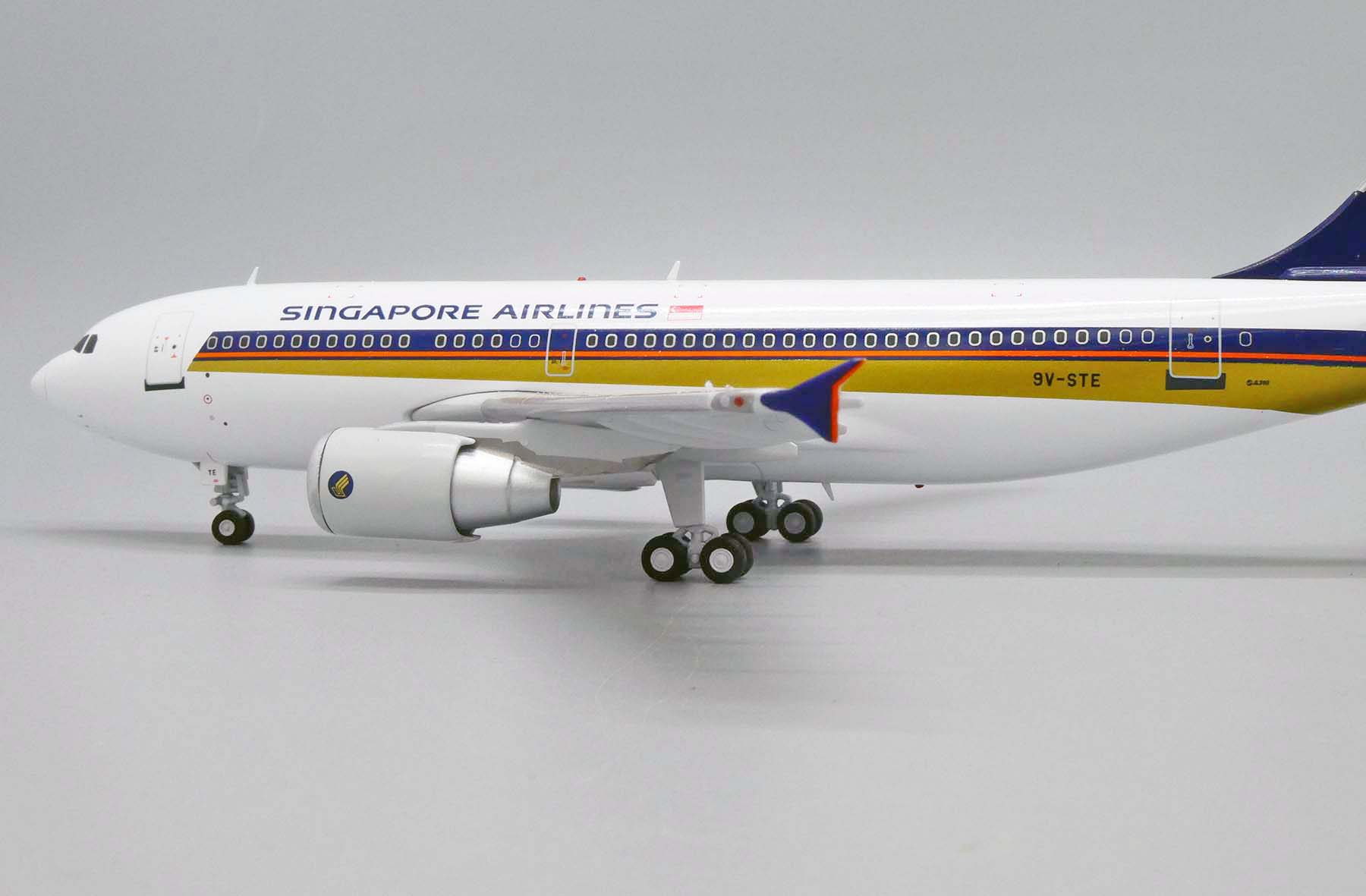 ScaleModelStore.com :: JC Wings 1:200 - EW2313002 - Singapore