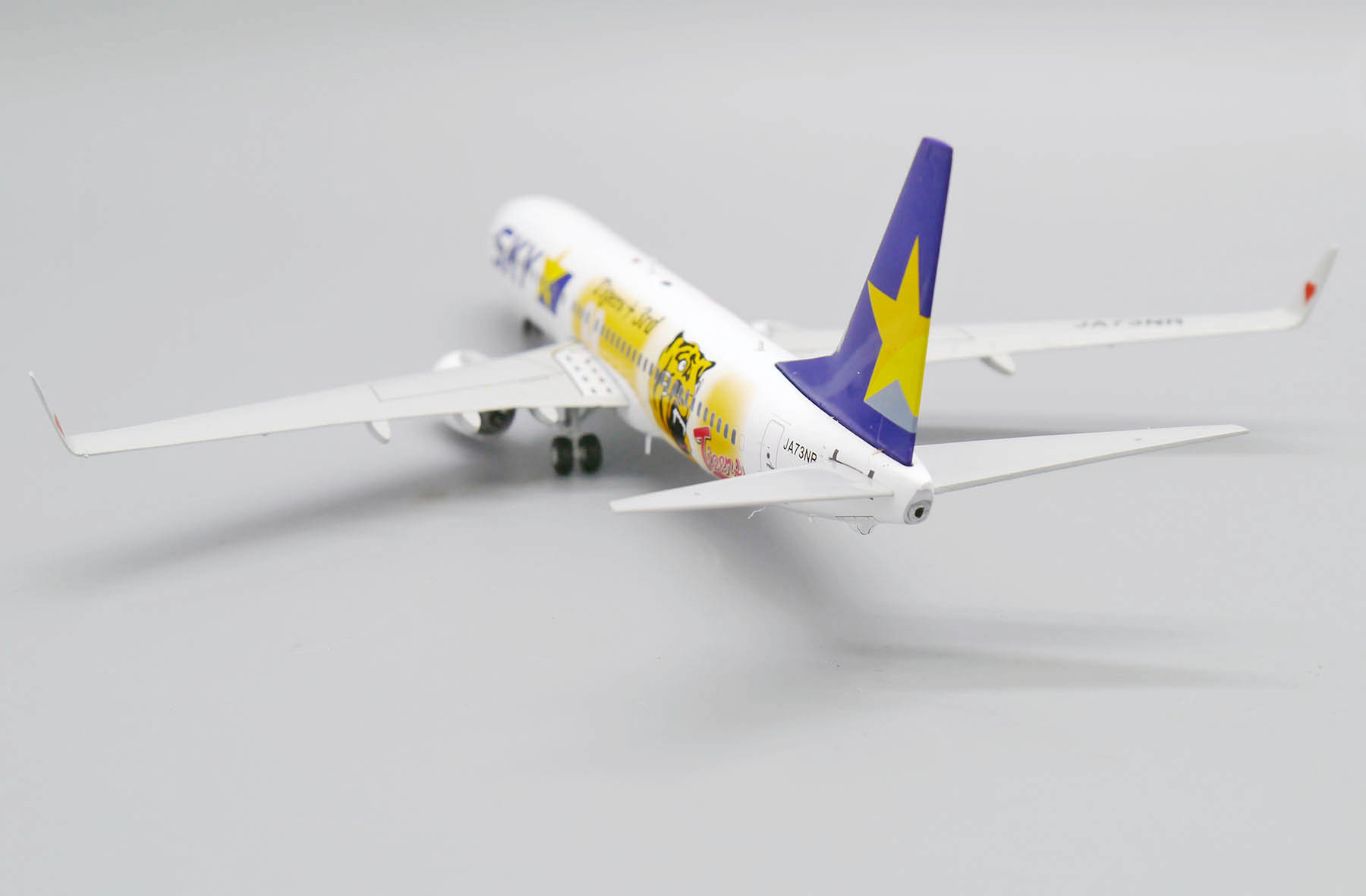 ScaleModelStore.com :: JC Wings 1:200 - EW2738010 - Skymark