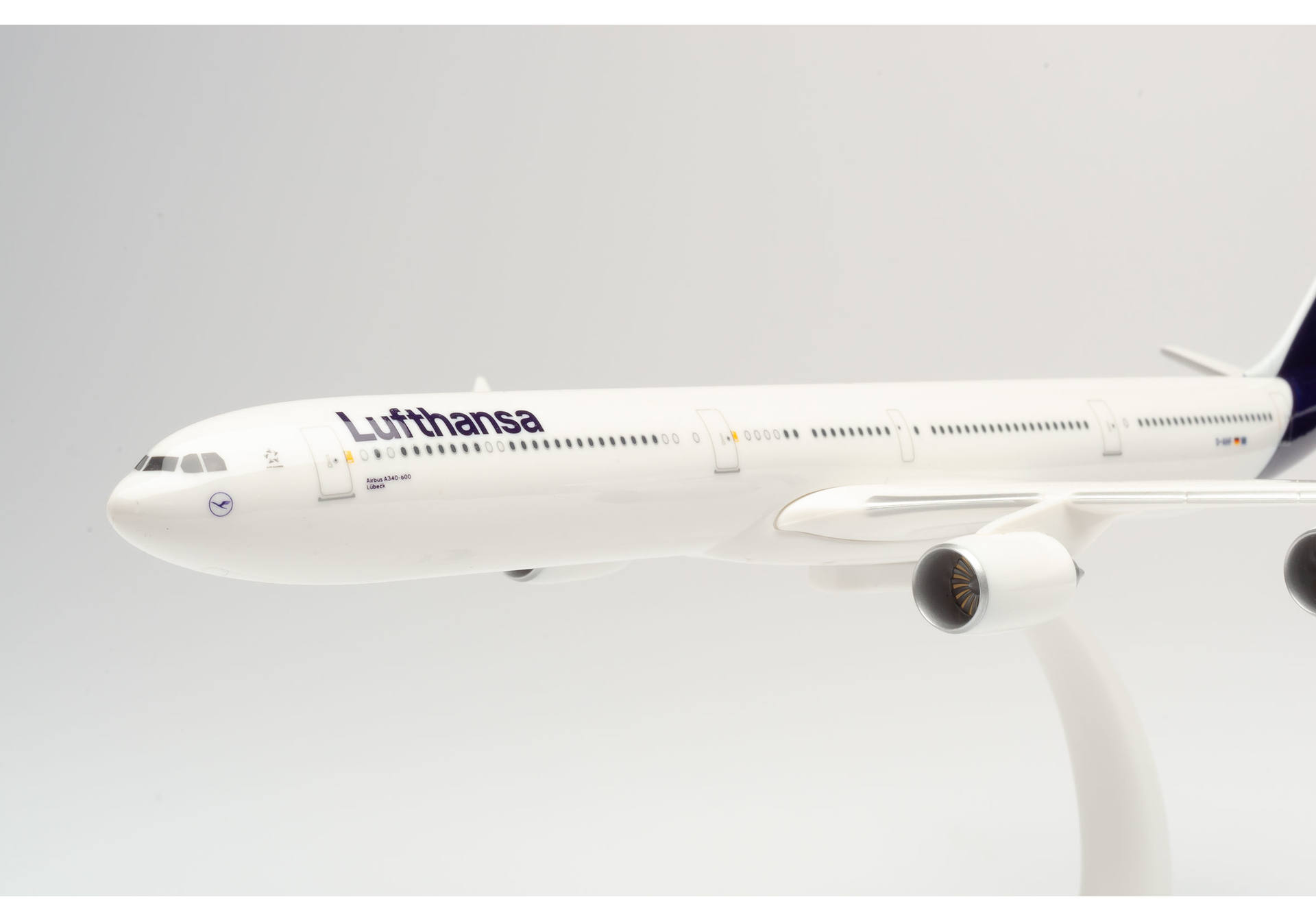 ScaleModelStore.com :: Herpa Snap-Fit 1:250 - 612616 - Lufthansa