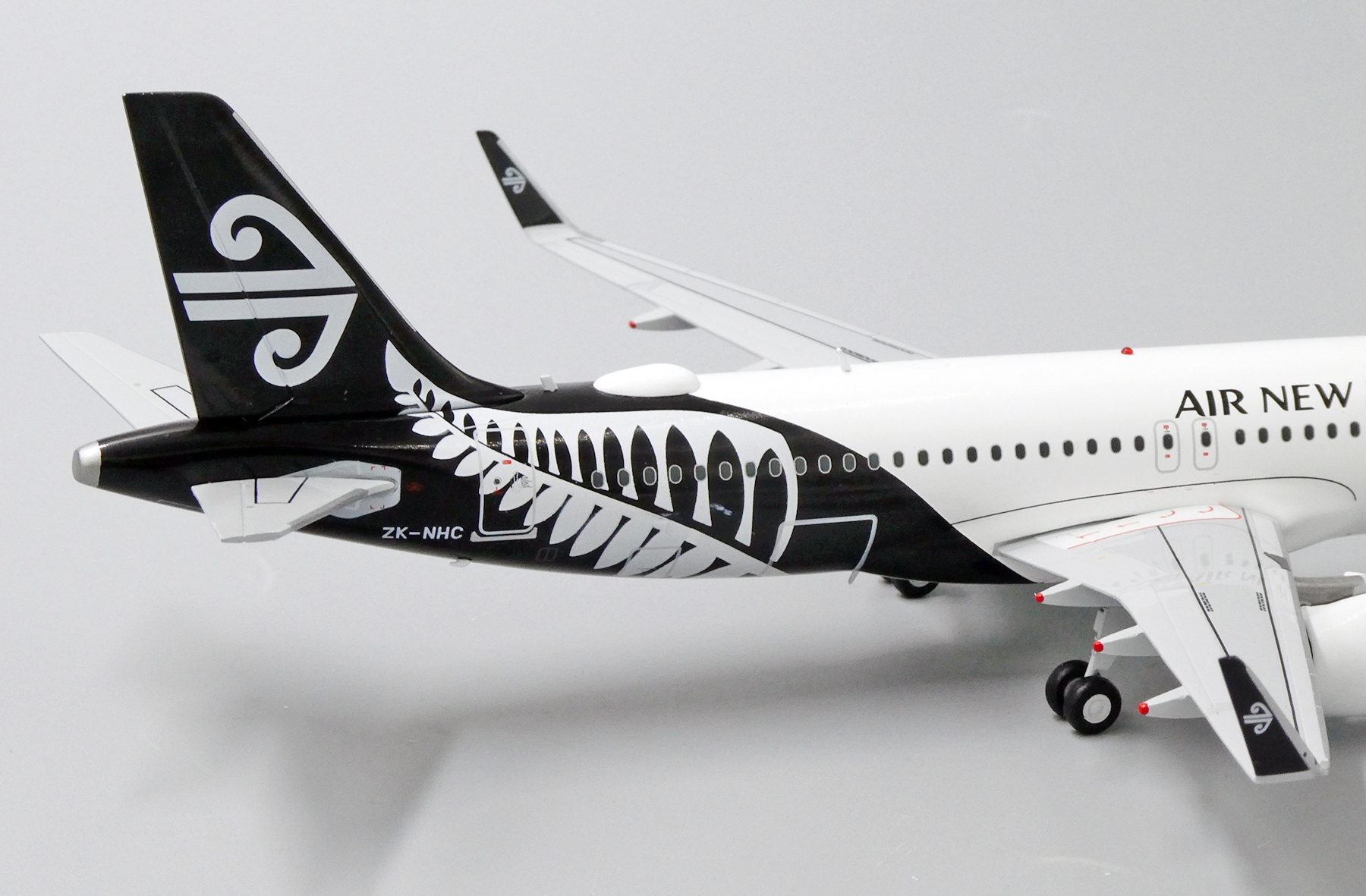 ScaleModelStore.com :: JC Wings 1:200 - XX2281 - Air New Zealand