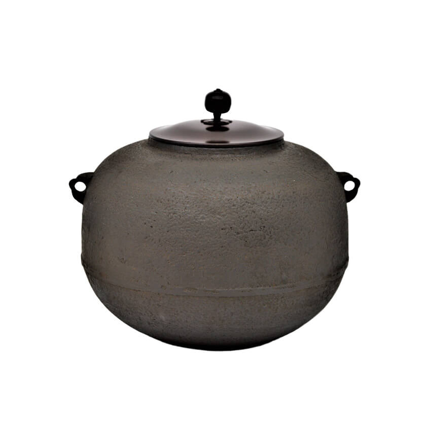 茶の湯に欠かせない茶道具「釜」には錆びない釜もございます | 読み物