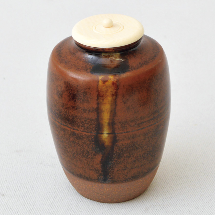 茶道具 茶入（ちゃいれ） 瀬戸釉 肩衝茶入 仕覆：唐花襷花文 橋本 喜竜