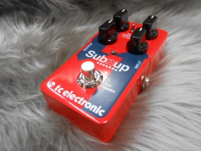 エフェクター】複雑なコードプレイにも追随する「Sub 'N' Up Octaver