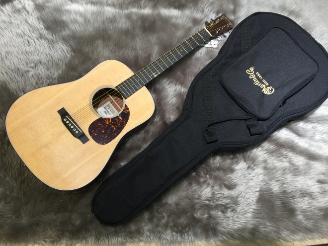 お手軽サイズでどこでもお供に！】Martin Dreadnought Juniorついに