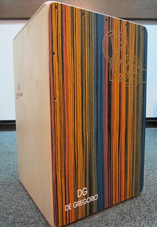 虹色が鮮やか！一点限りのDGカホン入荷！｜島村楽器 イオンモール新