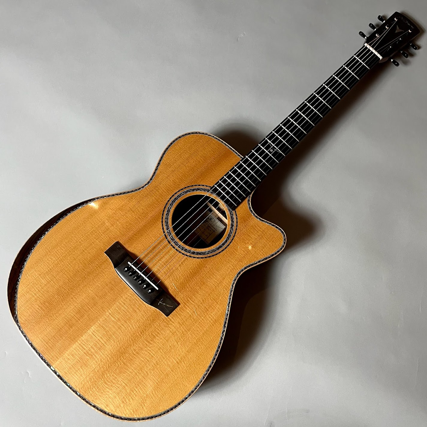 スタッフ白井のおススメ楽器】Part.16 K.Yairiカスタムショップギター