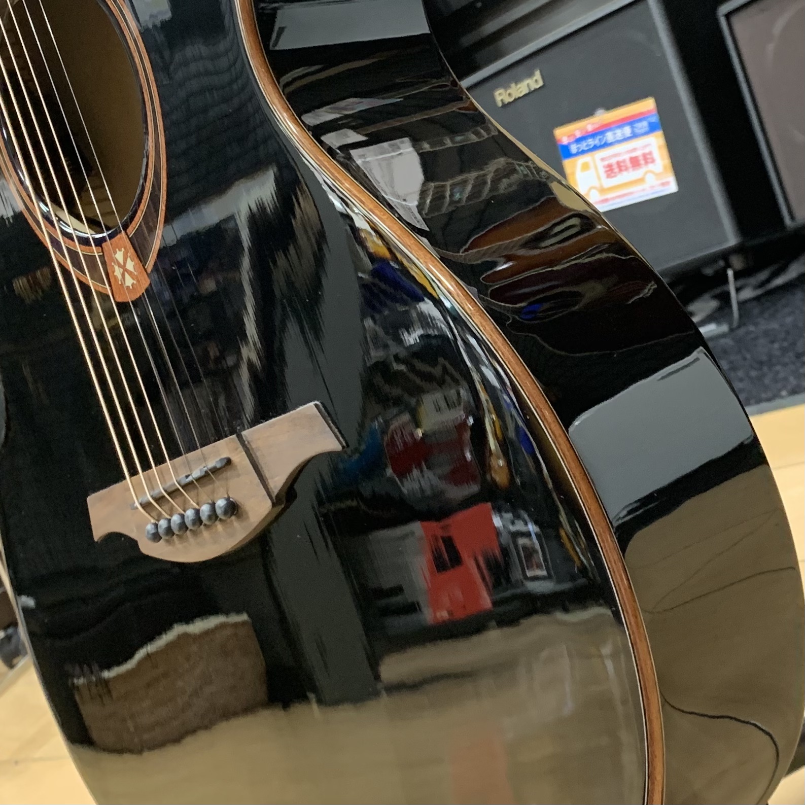 フランスのお洒落なアコースティックギターブランド『LAG Guitars