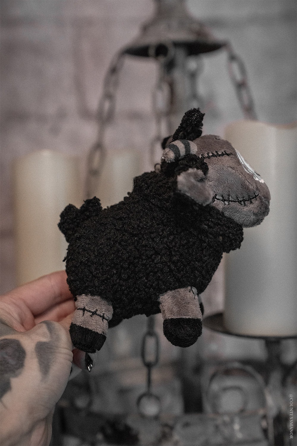 ⚡期間限定SALE⚡Black Sheep of the Family Plush Keychain