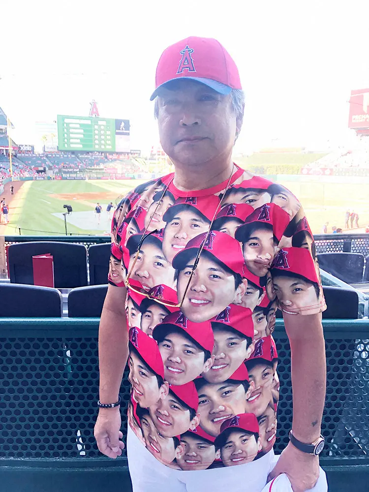 大谷ピロー」「大谷顔だらけTシャツ」“仕掛け人”を直撃「我々も驚いた