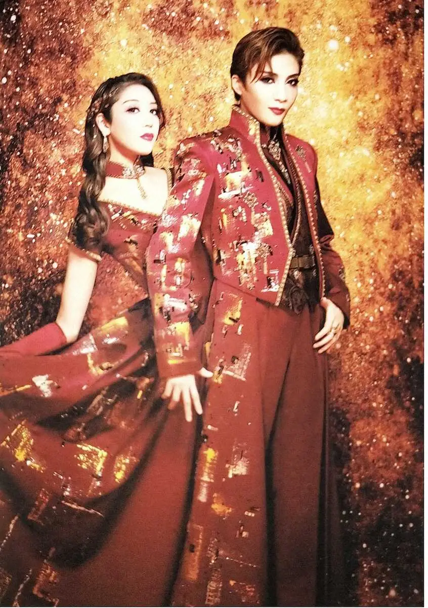 全国ツアー「花の業平」「PHOENIX RISING」を大阪で上演した宝塚歌劇団